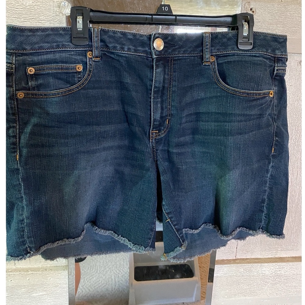 AE super stretch boy midi raw hem shorts
